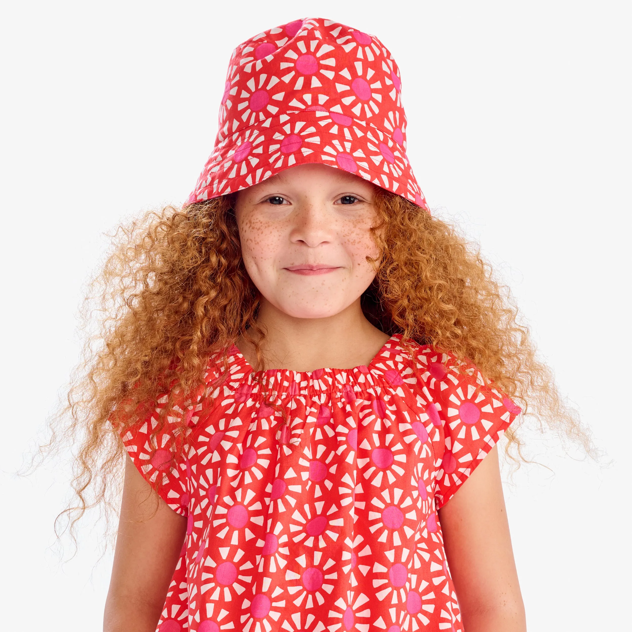 Bucket hat in cutout suns