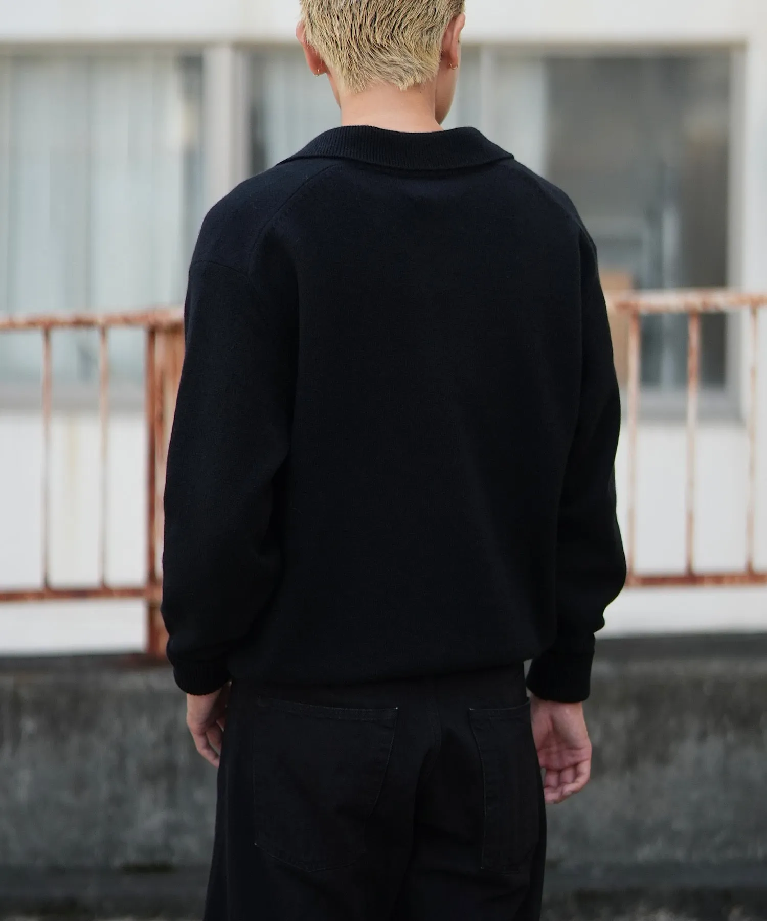 EXTRA FINE WOOL KNIT SKIPPER LS "BLACK"