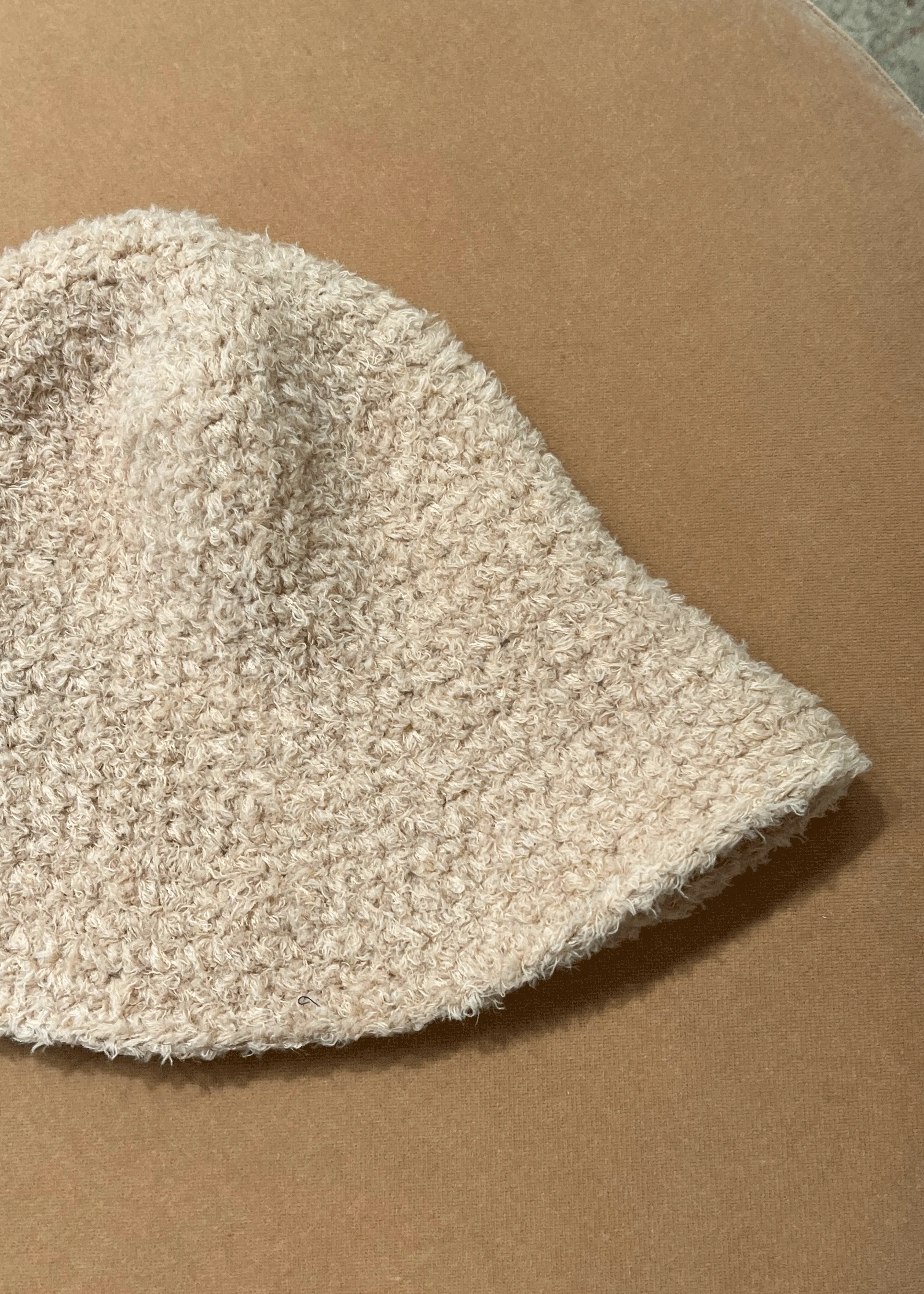 HAND KNIT BUCKET, BEIGE