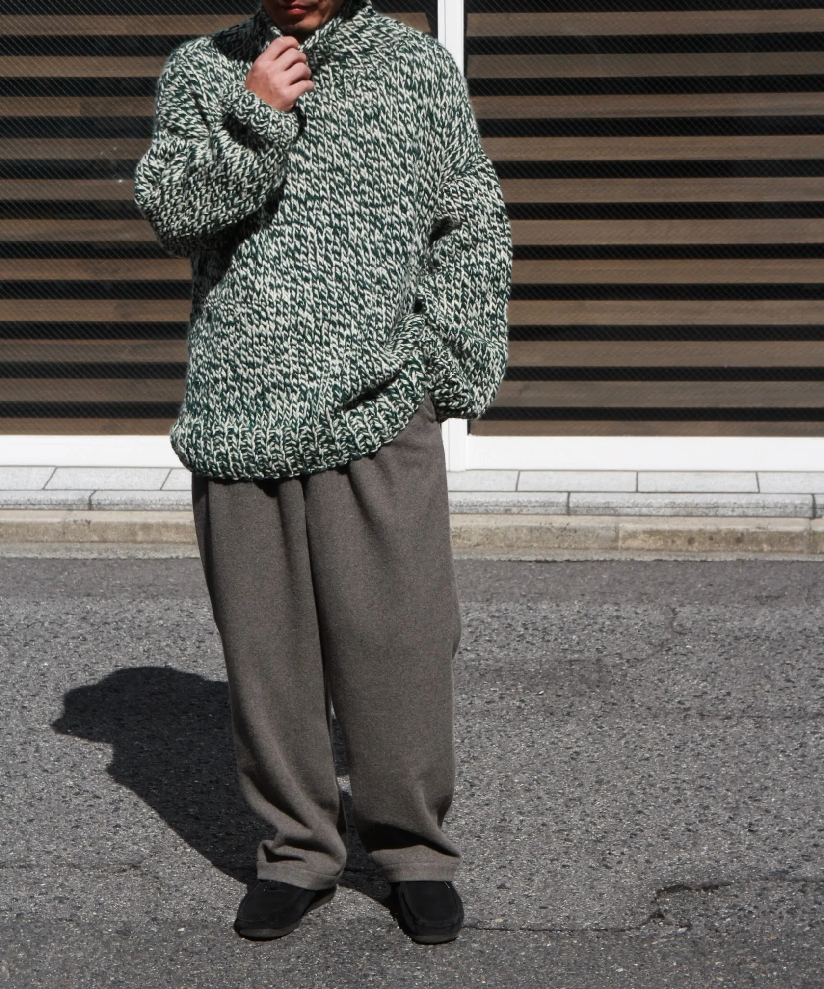 HAND OVERSIZED HIGHNECK SWEATER "GREEN & WHITE"