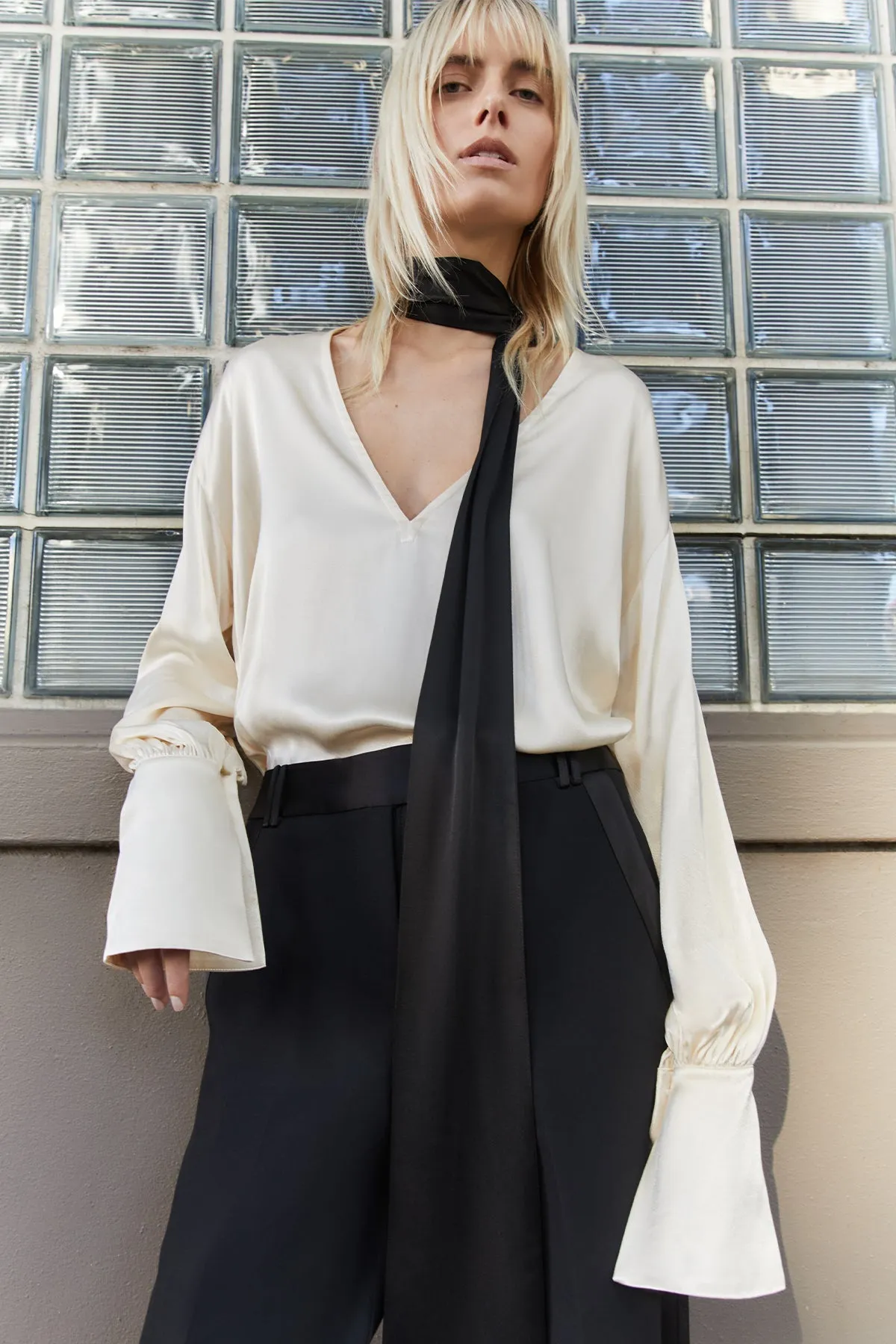 LINO SCARF BLOUSE - CREAM/BLACK