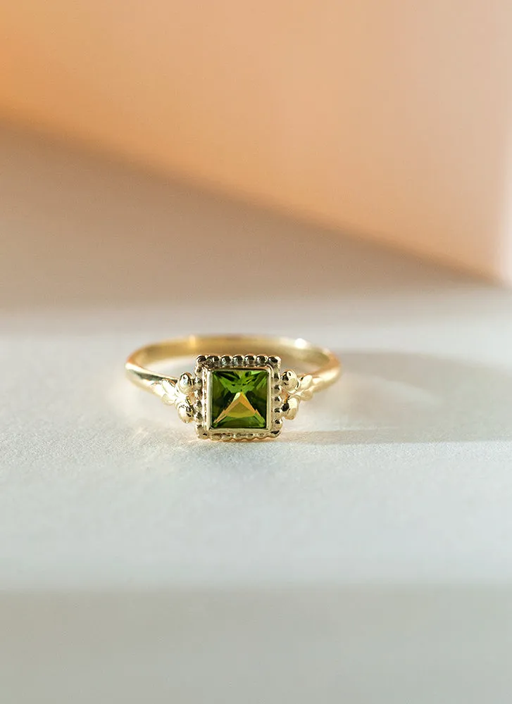 Senda peridot ring 14k gold