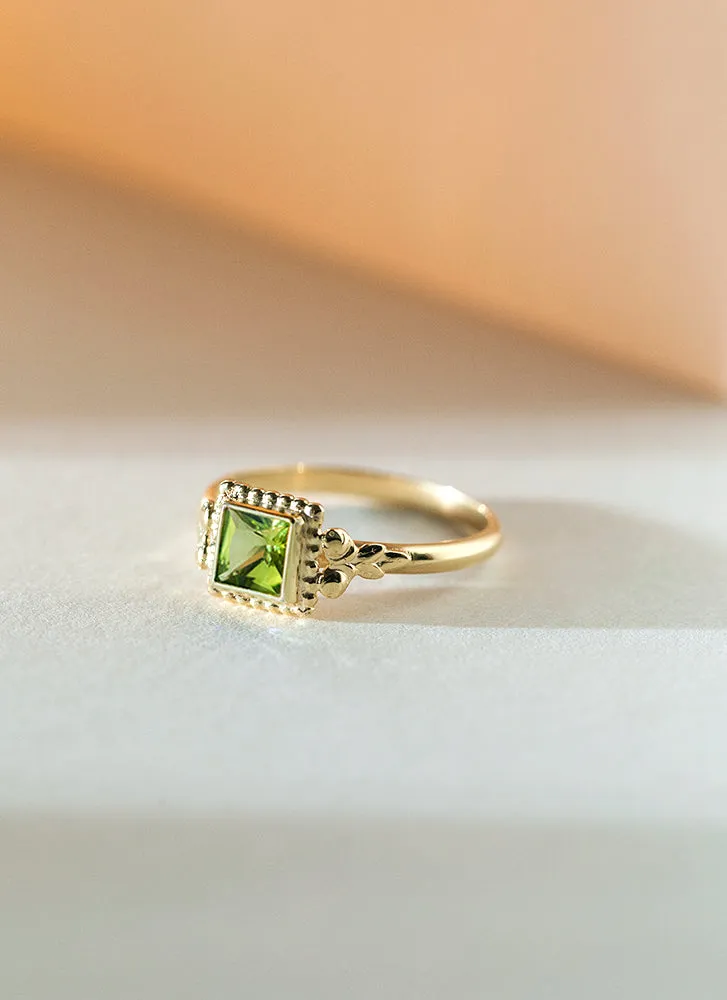 Senda peridot ring 14k gold