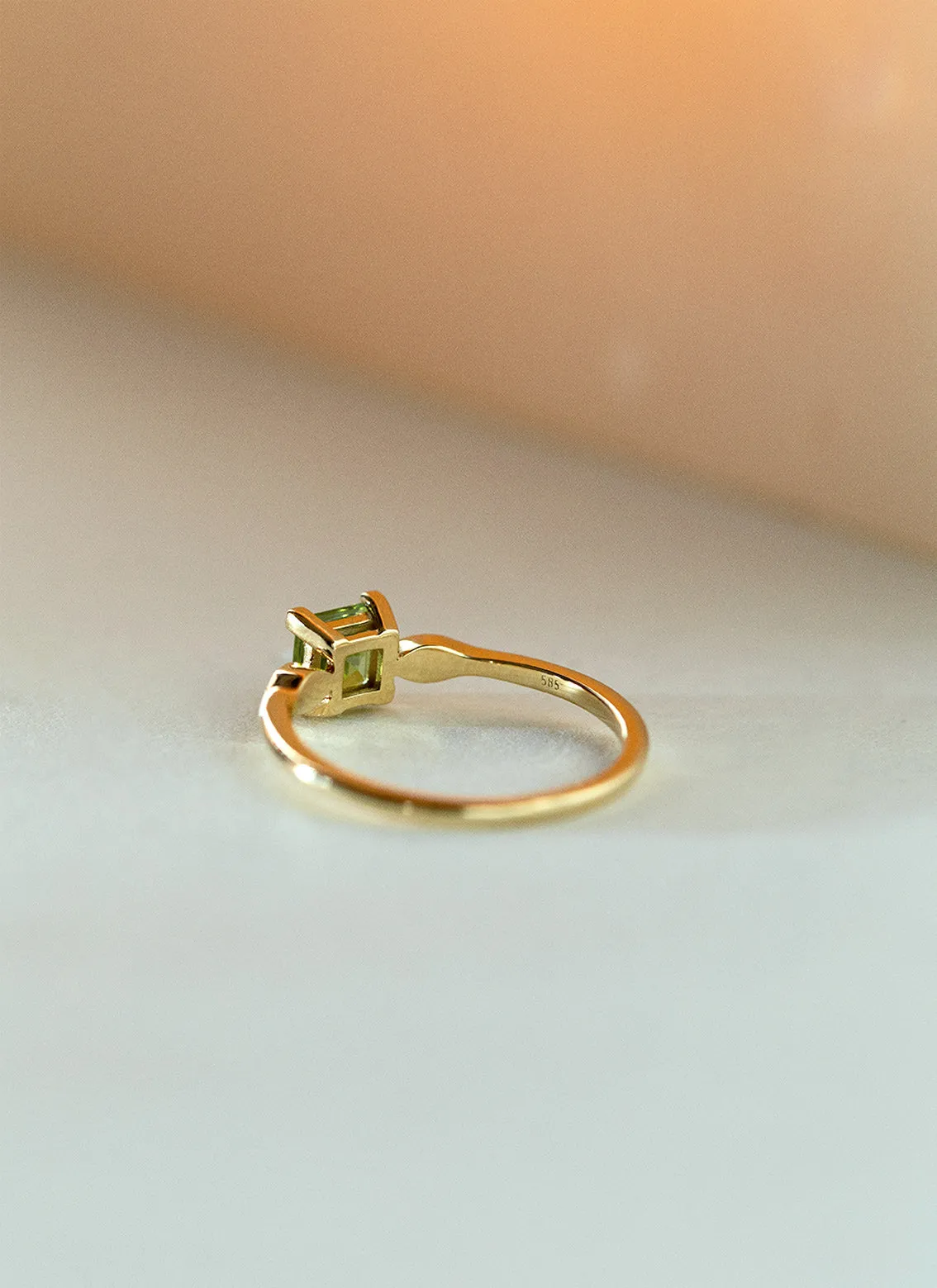 Timmy diamond peridot ring 14k gold