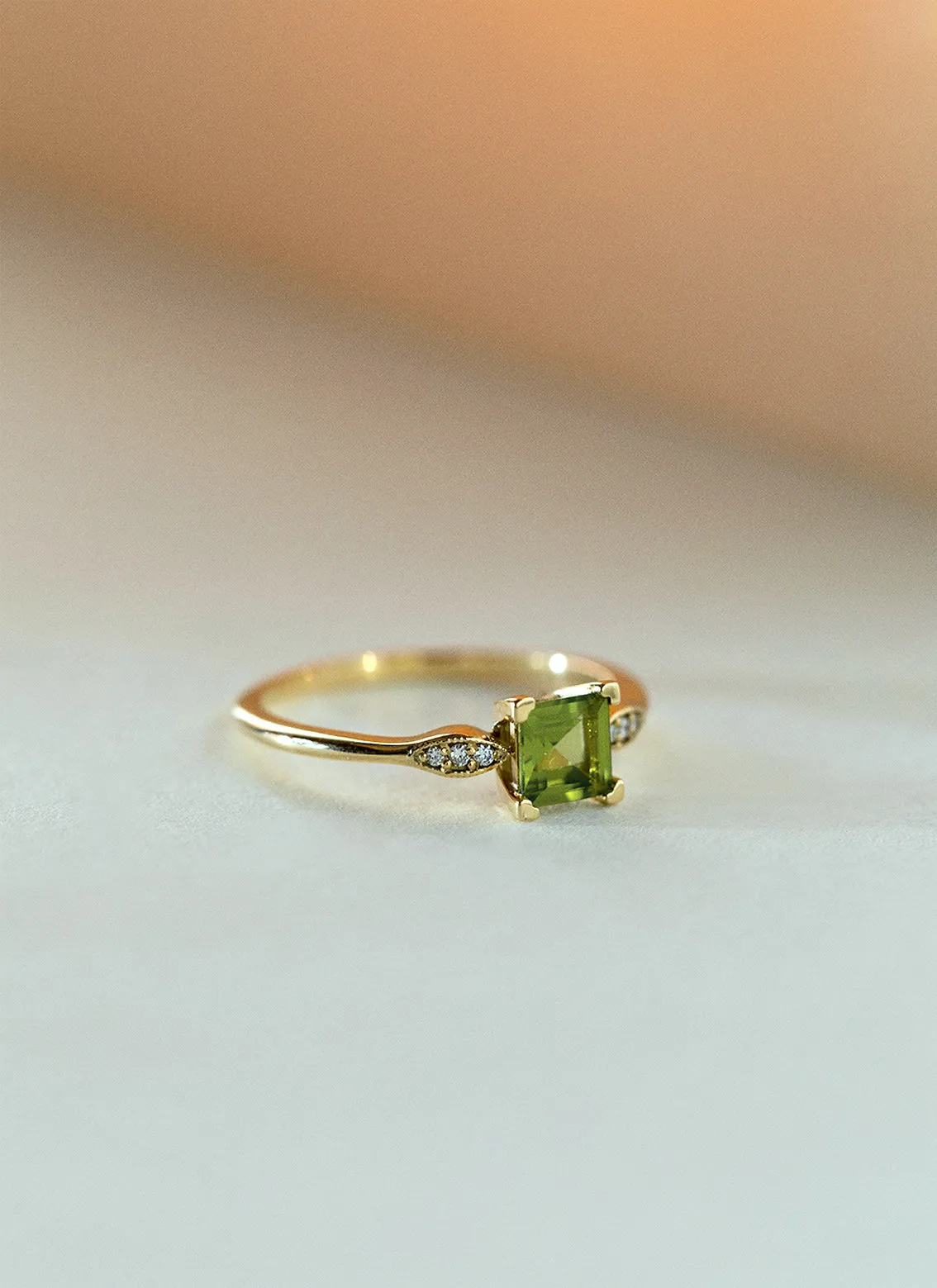 Timmy diamond peridot ring 14k gold